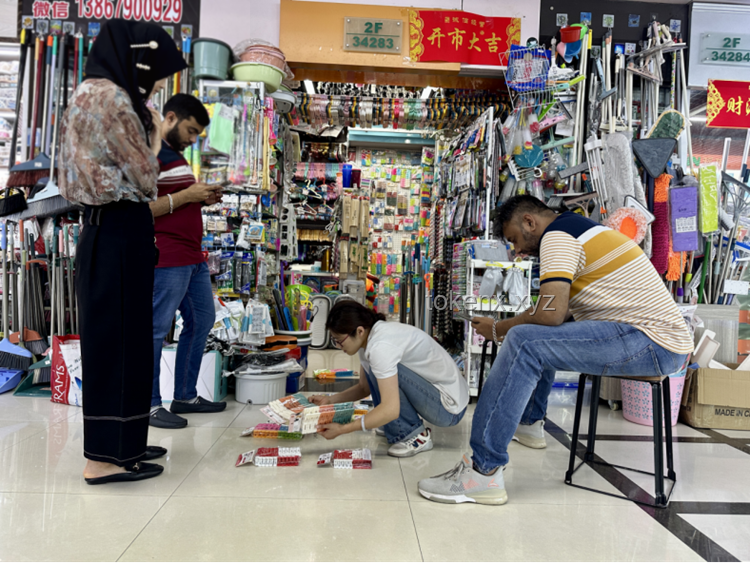 义乌老板3月开3店，揭秘Labubu娃衣热销秘籍